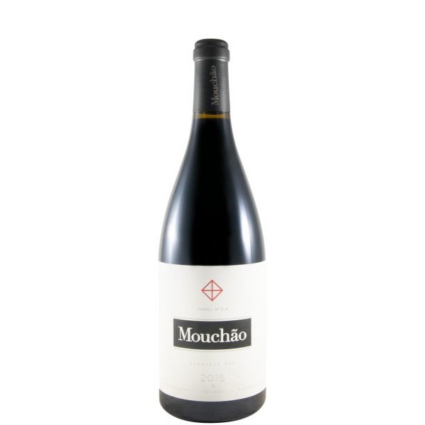 Mouchão Tonel 3-4 tinto 2015 Garrafa de vinho Mouchão 2015 com rótulo branco e cápsula preta