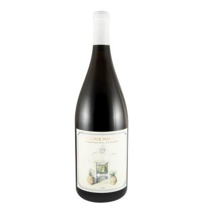 Garrafa de vinho com rótulo branco e cápsula branca