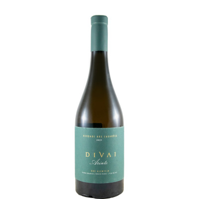 Garrafas de vinho branco Divai Arinto 2023 com rótulo verde