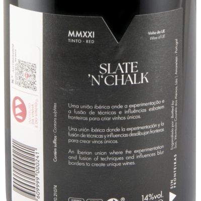 Rótulo de garrafa de vinho tinto SLATE N CHALK com texto multilíngue e informações de volume e teor alcoólico