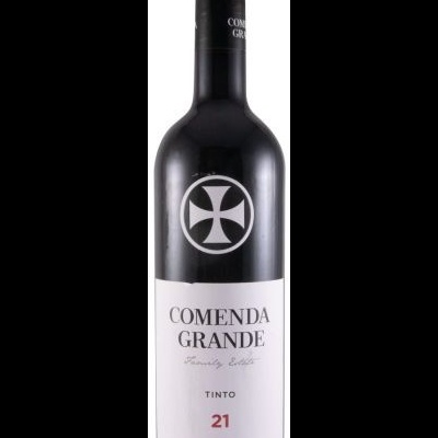 Garrafa de vinho tinto Comenda Grande com rótulo branco e símbolo circular