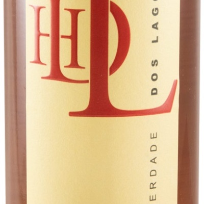 Vinho rosé Herdade dos Lagos com rótulo amarelo e texto em vermelho e preto