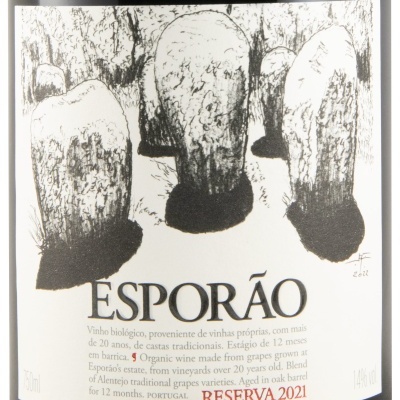 Rótulo de vinho tinto Esporão Reserva 2021 com ilustração em preto de pedras antigas