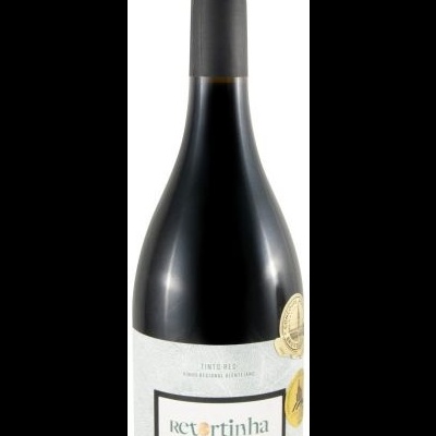 Garrafa de vinho tinto Retortinha 2023 com rótulo branco e medalhas douradas