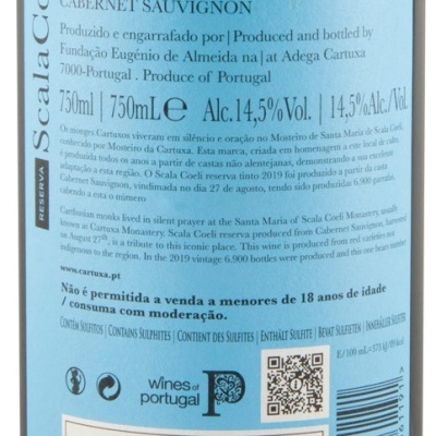 Etiqueta azul clara de garrafa de vinho Cabernet Sauvignon Alentejano 2019 com informações de produção e geolocalização.
