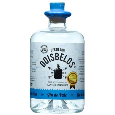 Garrafa de gin com rótulo branco e azul, tampa azul