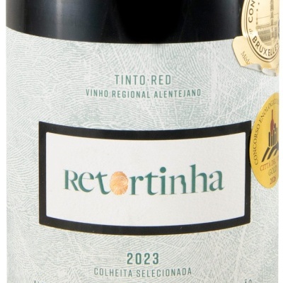 Rótulo de garrafa de vinho tinto Retortinha 2023 do Alentejo com medalhas