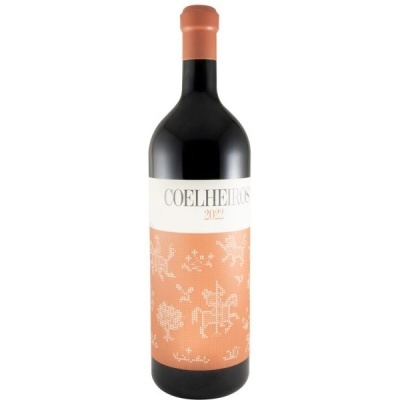 Garrafa de vinho Coelheiros 2022 com rótulo branco e salmão e padrão de figuras