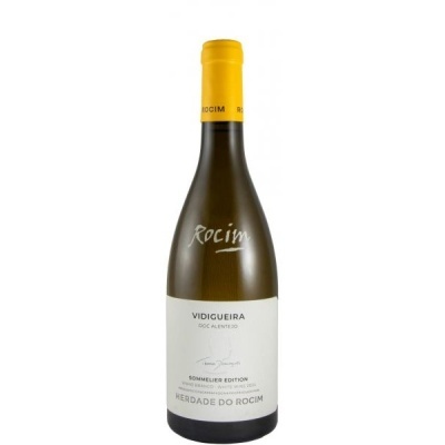 Garrafas de vinho branco do Herdade do Rocim com rolha amarela e rótulo branco