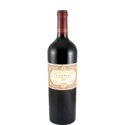 Garrafa de vinho tinto com rótulo clássico e tampa castanha