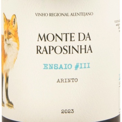 Etiqueta vinho Monte da Raposinha com raposa e texto preto e azul