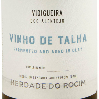 Rótulo de vinho branco Vidigueira DOC Alentejo com texto em azul e preto
