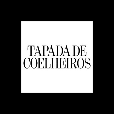Texto TAPADA DE COELHEIROS em preto no fundo branco