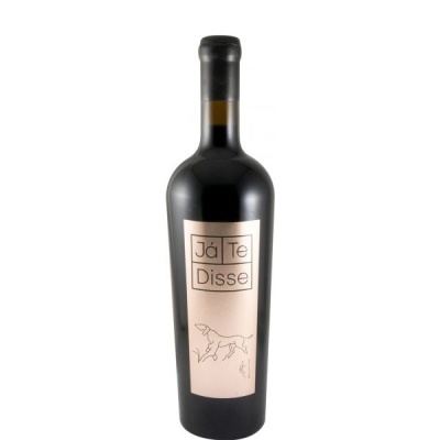 Garrafa de vinho com rótulo rosa claro e desenho de cão