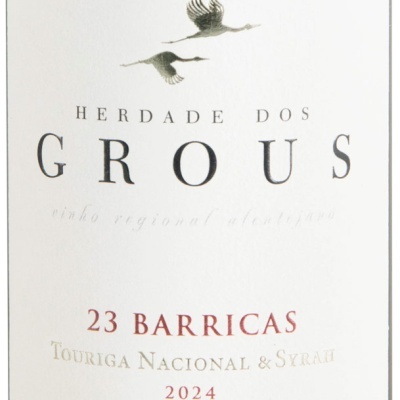Etiqueta de vinho Herdade dos Grous 23 Barricas Touriga Nacional & Syrah 2024 com aves a voar.