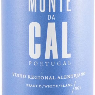 Etiqueta azul de vinho Monte da Cal Portugal 2025 com desenho arquitetónico
