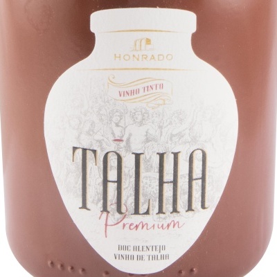 Frasco de vinho tinto Talha Premium DOC Alentejo com rótulo branco ilustrado e texto em dourado, vermelho e preto.