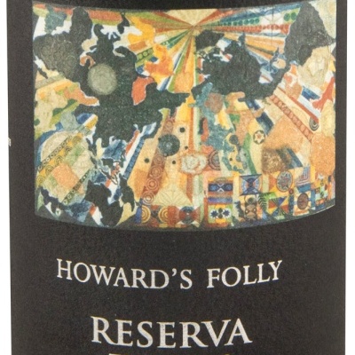 Etiqueta de vinho tinto Howards Folly Reserva 2019 com design colorido