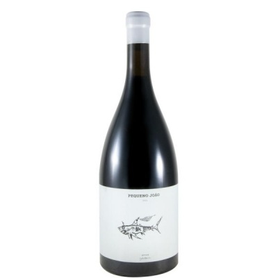 Garrafa de vinho tinto com rótulo branco e ilustração de peixe