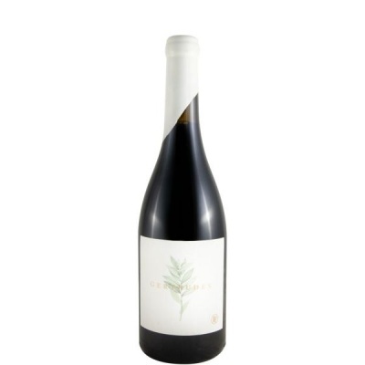Garrafa de vinho tinto com rótulo branco e tampa branca