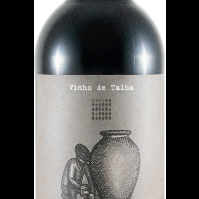 Garrafa de vinho tinto Vinho de Talha Tinto do Tareco com rótulo cinzento