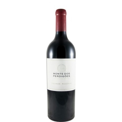 Garrafa de vinho tinto Monte dos Perdigões com rótulo branco e cápsula vermelha
