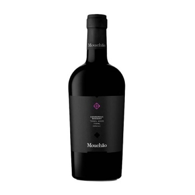 Garrafa preta de vinho com rótulo preto e texto Mouchão e Sobremesa Dessert