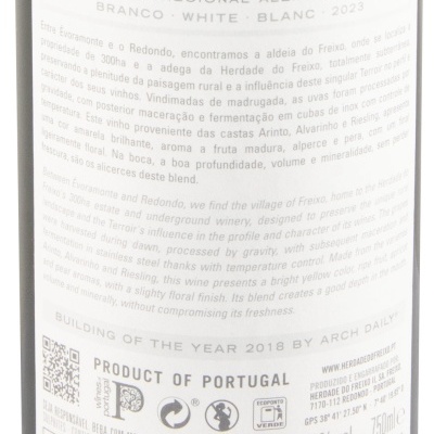 Rótulo de vinho branco Herdade do Freixo com texto detalhado e código de barras