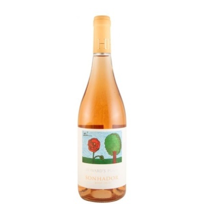 Garrafa de vinho rosé com rótulo colorido e texto legível