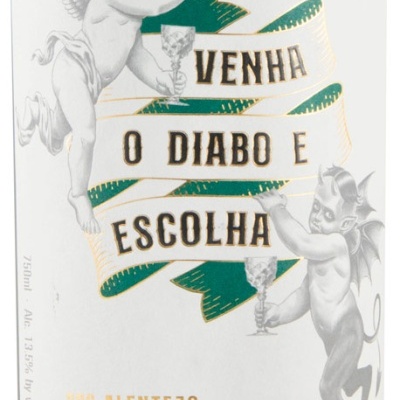 Rótulo de vinho branco com anjo e diabo, texto dourado e preto, DOC Alentejo Reserva 2023
