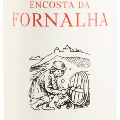 Rótulo de vinho tinto com texto e ilustração de pessoa e barril