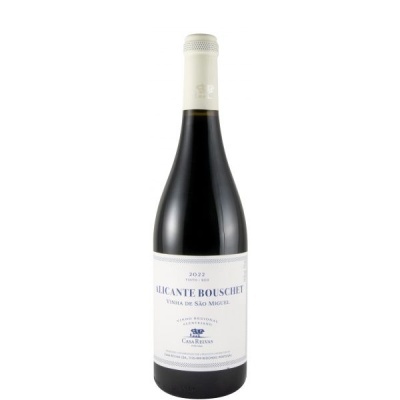 Garrafa de vinho tinto Alicante Bouschet com rótulo branco e texto azul