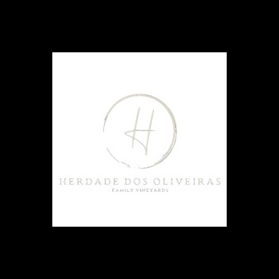 Logótipo Herdade dos Oliveiras com texto e símbolo circular