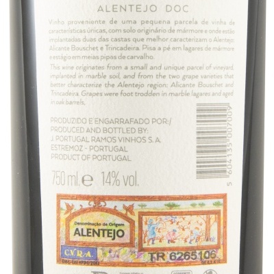 Etiqueta de vinho João Portugal Ramos ESTREMUS 2019 Alentejo DOC com texto informativo, selo e símbolos