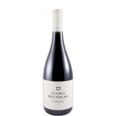 Garrafa de vinho escuro com rótulo branco e tampa branca