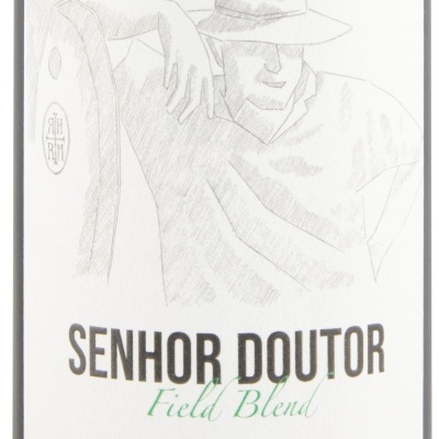 Rótulo de vinho Senhor Doutor Field Blend com desenho a lápis de homem com chapéu