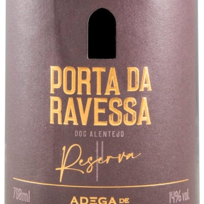 Rótulo de vinho tinto Porta da Ravessa Reserva com letras amarelas em fundo castanho
