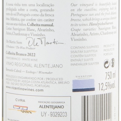 Etiqueta de vinho branco com informações sobre colheita, castas, teor alcoólico e origem em Portugal.