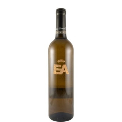 Garrafa de vinho branco com rótulo EA dourado e cápsula preta