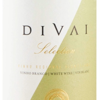 Rótulo de vinho branco DIVAI Selection 2024 com fundo branco e verde claro e selo dourado