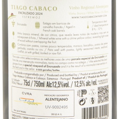 Etiqueta de vinho branco português com texto informativo e código de barras