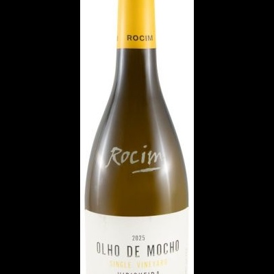 Garrafa de vinho branco com rótulo e tampa amarela