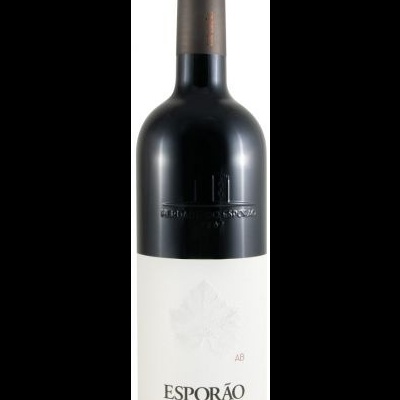 Garrafa de vinho Esporão com rótulo branco e texto preto.