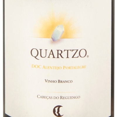 Etiqueta de vinho branco com cristal e texto Quartzo