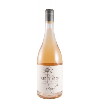 Garrafa de vinho rosé com rótulo branco e flor desenhada
