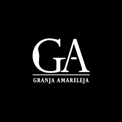 Logótipo GA GRAnJA AMARELEJA em branco sobre preto