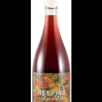 Garrafa de vinho tinto com rótulo colorido e texto RESPIRO Lichetti
