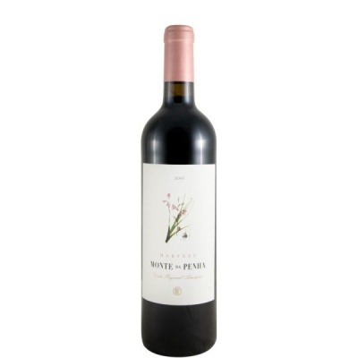 Garrafa de vinho tinto Monte da Penha com rótulo branco e tampa rosa