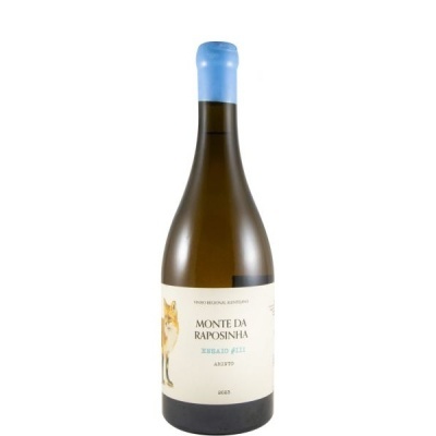 Garrafa de vinho Monte da Raposinha com rótulo branco e selo azul