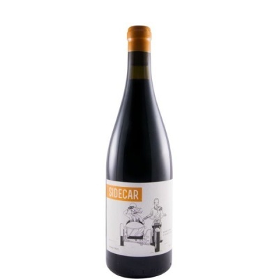 Garrafa de vinho com rótulo Sidecar e ilustração de mota com sidecar
